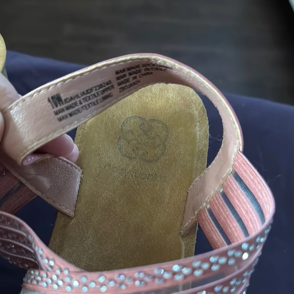 Daisy Fuentes Pink Rhinestone Sandals - Picture 4 of 4